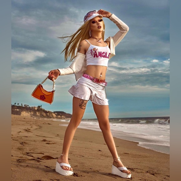 Rupaul’s Drag Race Willow Pill Halloween Costume - Picture 8 of 9